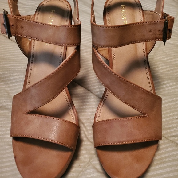 Rampage 4" Wedge Heels - Picture 2 of 7